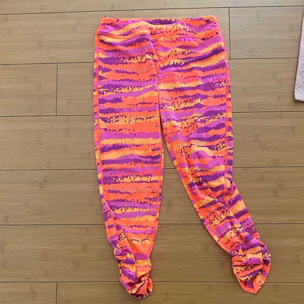Vibrant Capri gym pants

💙 bundle eligible
